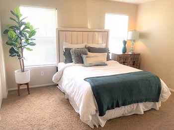 Bedroom Bedroom | Cypress Gardens - Photo Gallery 4