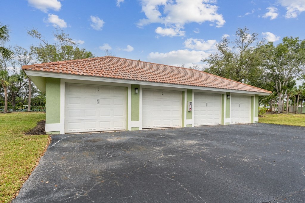 Garages at Bay Breeze Villas, Fort Myers, 33908