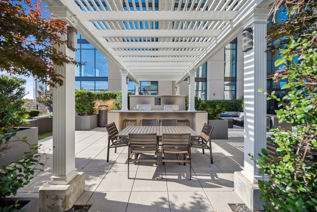 Outdoor Seating at The Sutton, Atlanta, 30305