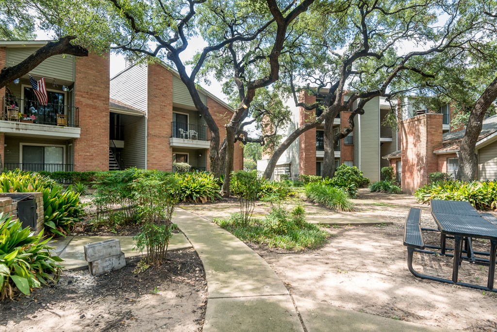 Picnic area Picnic area at Village Oaks Apartments, Texas, 78759