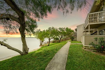 Bay Club offers peaceful scenery Bay Club offers peaceful scenery |Bay Club - Photo Gallery 2