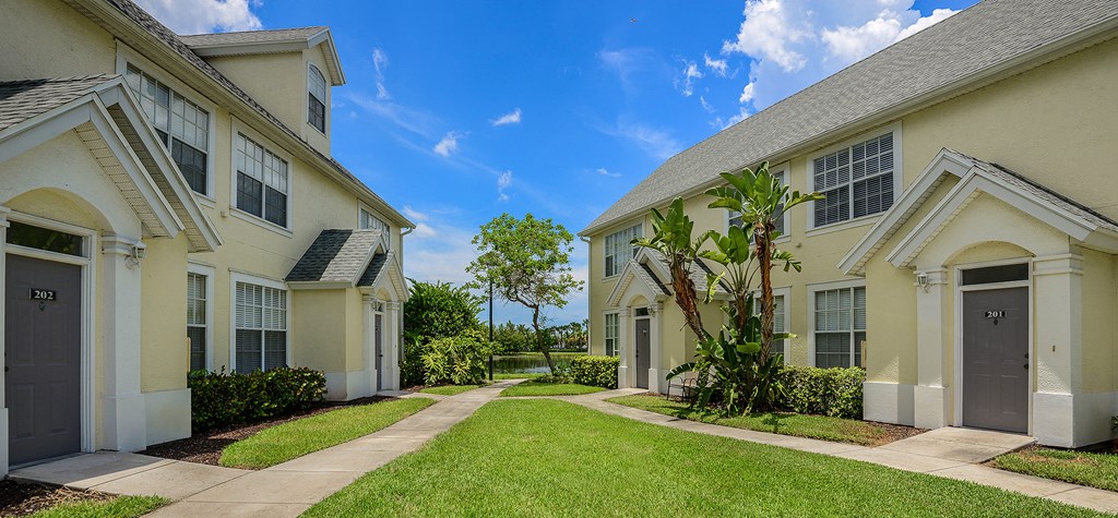 Apartment exterior   at Bay Harbor, Fort Myers, FL, 33919