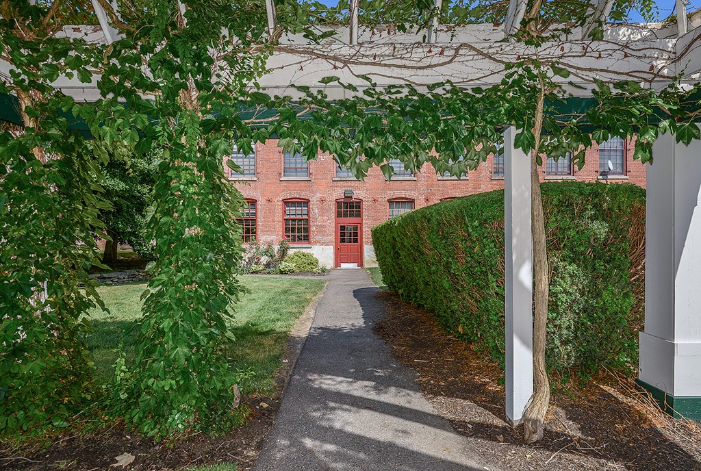 Shaded patio and courtyard at Bigelow Commons, Enfield, Connecticut