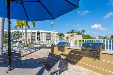 Pool sundeck | Picnic area | Promenade at Reflection Lakes | Ft Myers - Photo Gallery 4