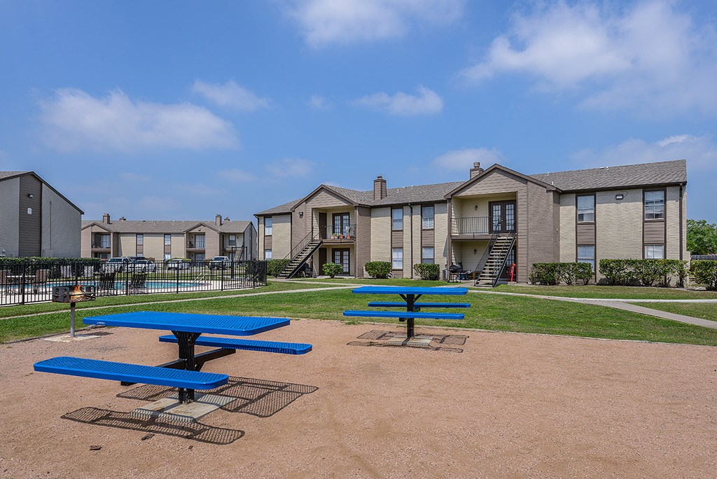 Picnic and grill area at Candlewood, Corpus Christi, TX