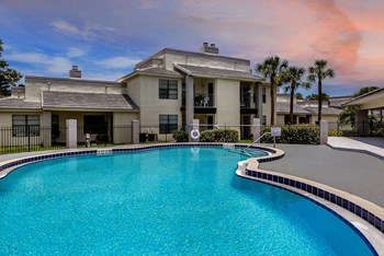 Enjoy an evening by the pool | Caribbean Villas - Photo Gallery 25
