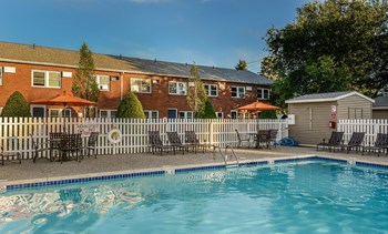 Community Pool Apartment community with Pool - Photo Gallery 3