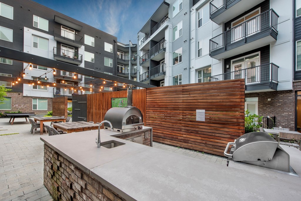 Outdoor courtyard with grills at Glenn Perimeter, Georgia, 30328