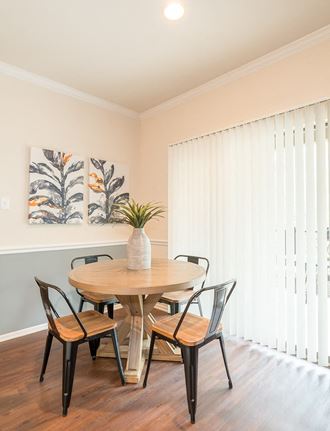 Dining room | High Oaks - Photo Gallery 4
