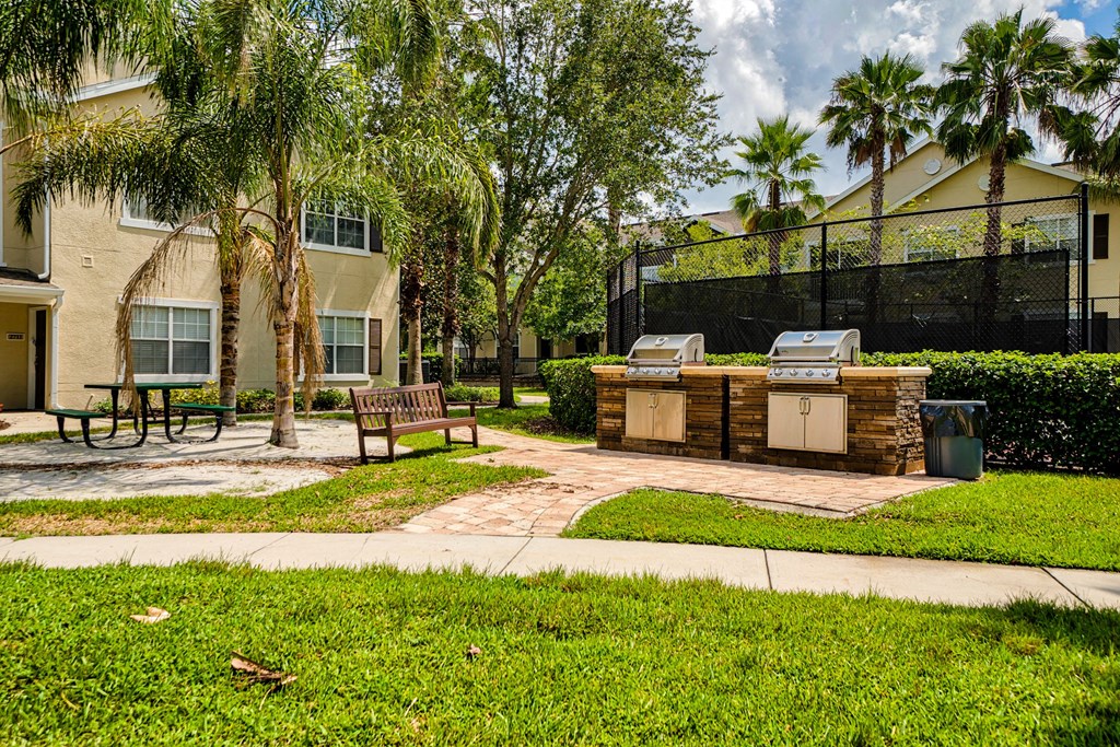 Picnic and grill area at Estates at Heathbrook, Ocala, FL