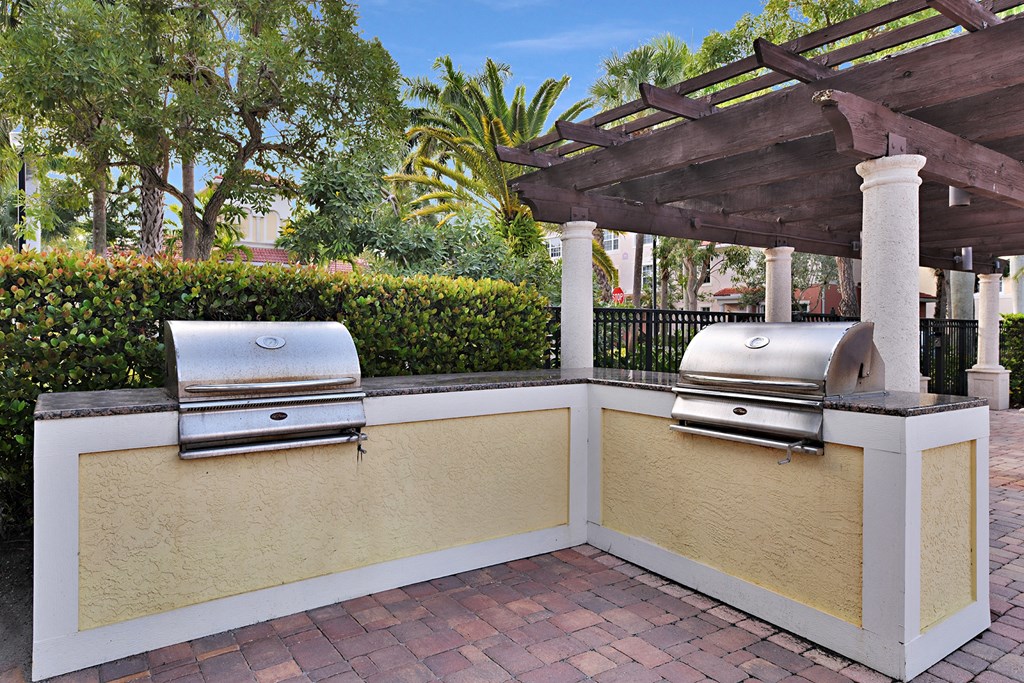 Outdoor grilling area at Floresta, Jupiter