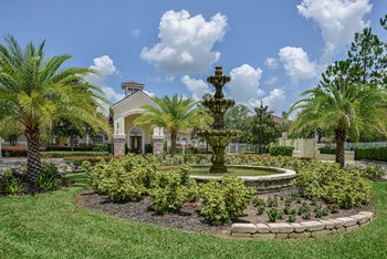 Beautifully manicured grounds Beautifully manicured grounds | Grandeville on Saxon