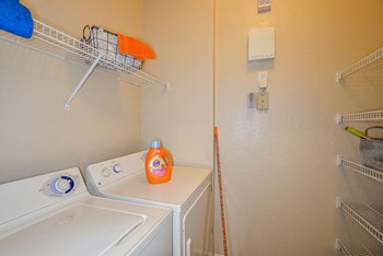 In-home washer and dryer  | Grandeville on Saxon - Photo Gallery 7