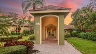 Beautiful grounds | Cypress Shores - Photo Gallery 3