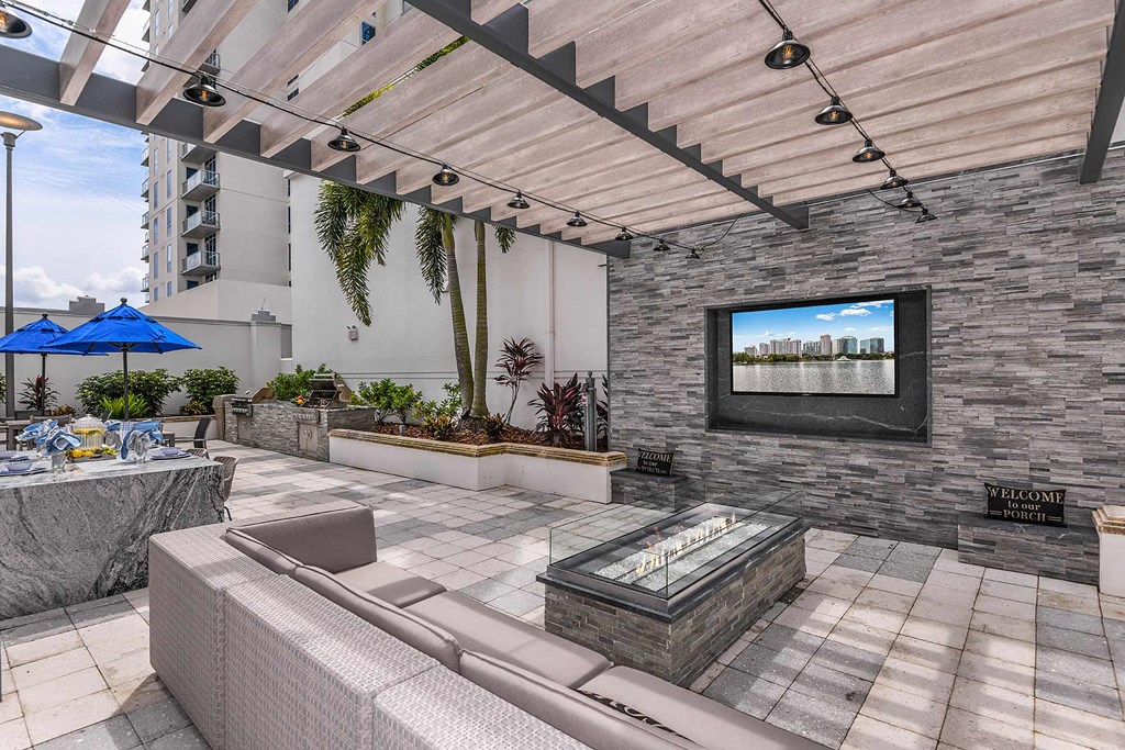 Outdoor lounge with TV at Paramount on Lake Eola, Orlando, FL, 32801