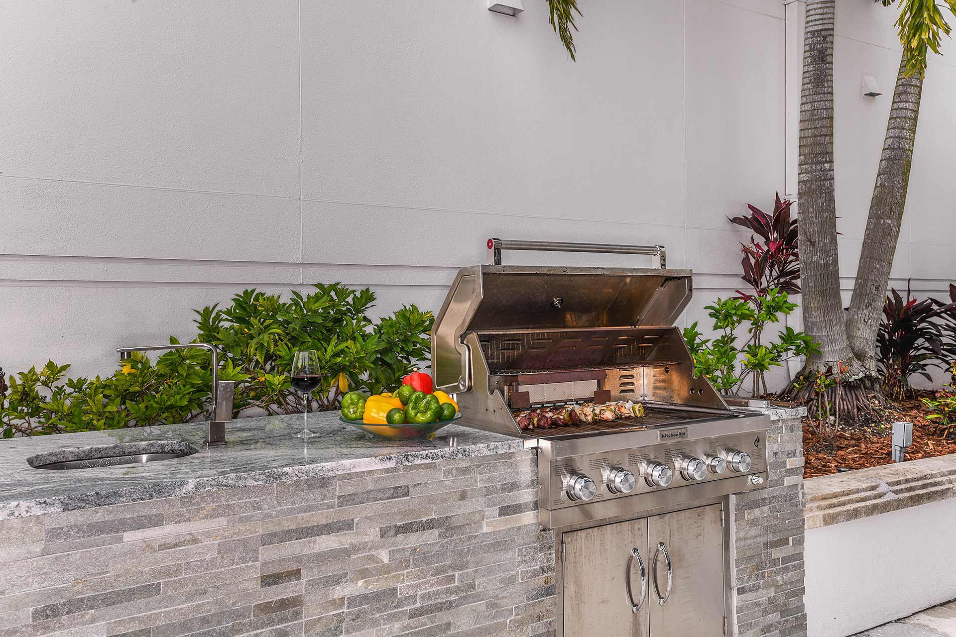 Poolside grill station at Paramount on Lake Eola, Orlando, FL