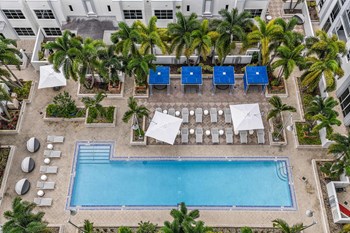 Pool Pool | Paramount on Lake Eola - Photo Gallery 5