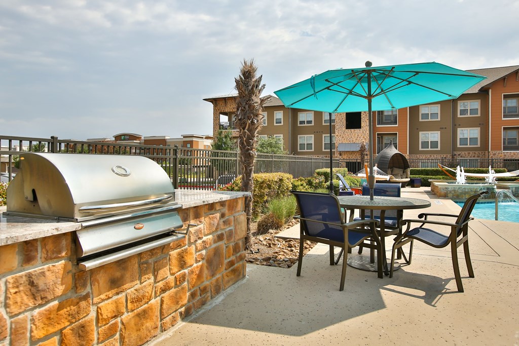Poolside Grilling Area at The Legend, Waco