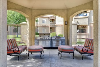 Outdoor patio seating with grills | The Links at High Resort - Photo Gallery 21