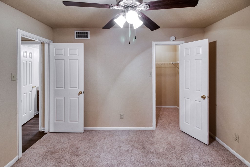 Bedroom at Village Oaks Apartments, Austin, TX