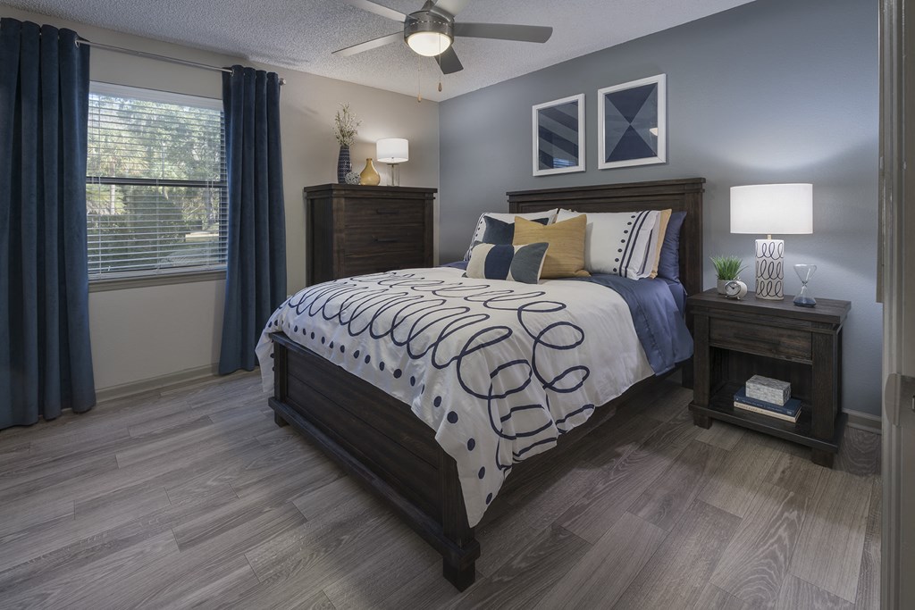 Bedroom with ceiling fan Bedroom with ceiling fan at Saddleworth Green, Florida, 34474