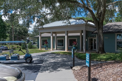 Leasing center entrance at Saddleworth Green, Florida