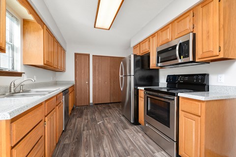 the preserve at ballantyne commons apartment kitchen with stainless steel appliances