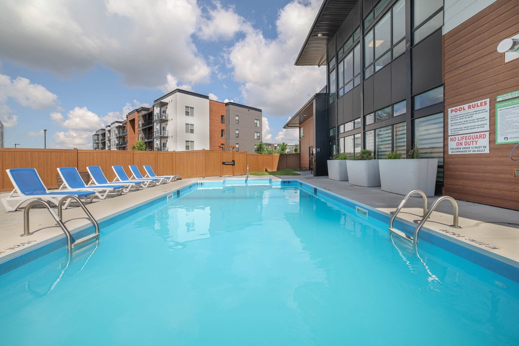 Exterior - outdoor pool