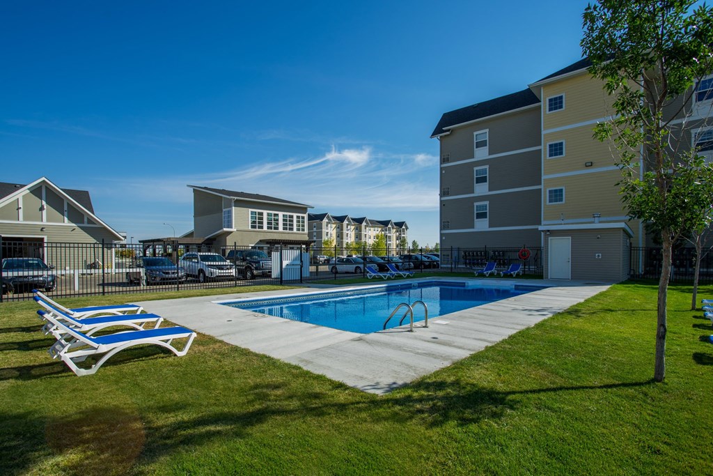 Exterior - outdoor pool