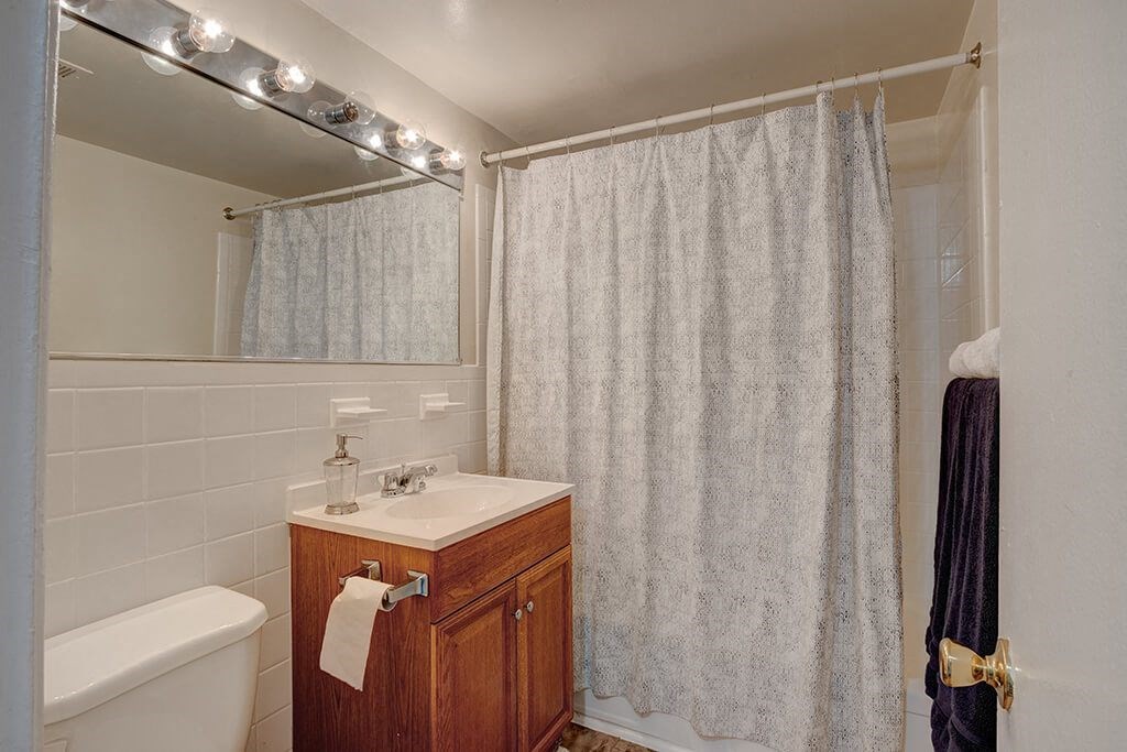 Luxurious Bathroom at Oaks at Oxon Hill, Oxon Hill