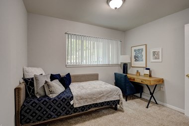 Bedroom With Work Desk at Oaks at Oxon Hill, Oxon Hill, Maryland - Photo Gallery 2