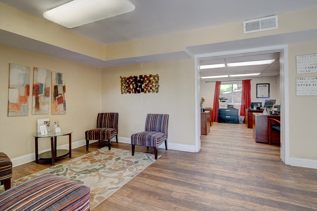 Oaks At Oxon Hill Apartments, 5400 Livingston Terrace, Oxon Hill, MD