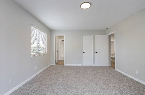 A room with white walls and a carpeted floor at The Onyx Hoover Apartments, Alabama, 35216