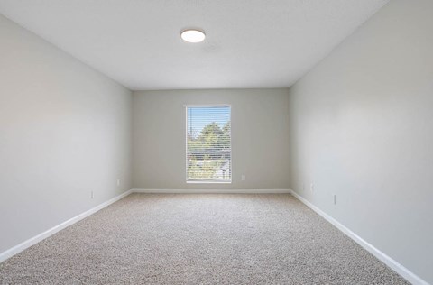 A room with a carpeted floor at The Onyx Hoover Apartments, Hoover, Alabama