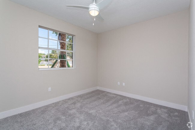 Vacant Bedroom at Playa Apartments, Florida, 33037
