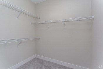 Walk-In-Closet