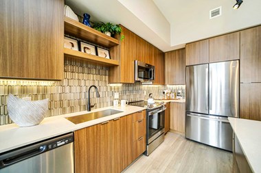 Fully Equipped Kitchen at Quantum Apartments, Fort Lauderdale - Photo Gallery 2