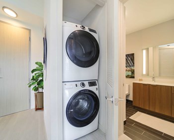 525 NE 7th Street Studio-3 Beds Apartment for Rent - Photo Gallery 5