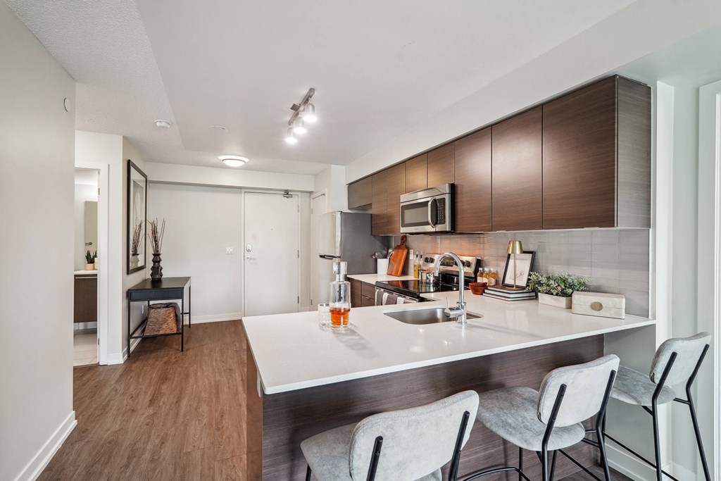 the preserve at ballantyne commons apartment kitchen and dining area