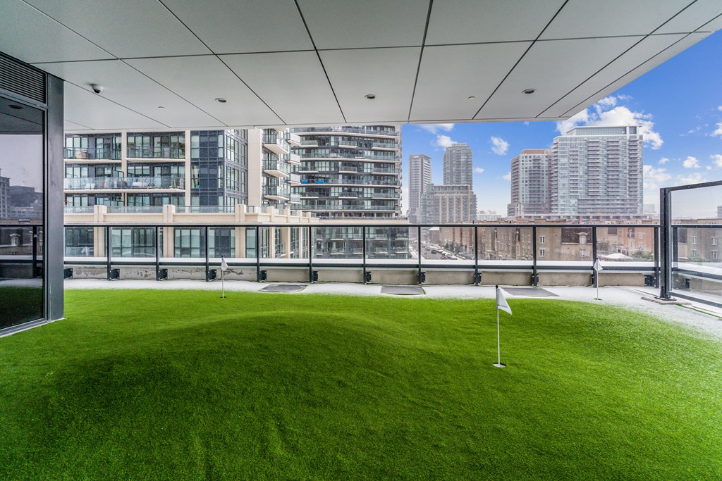 outdoor mini putt amenity