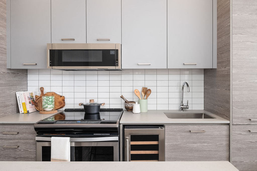 electric kitchen range with microwave overhead