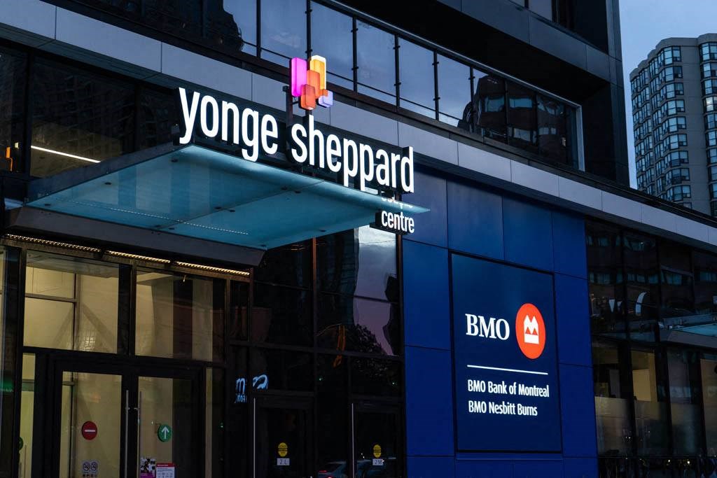 a yonge street sign on the side of a building