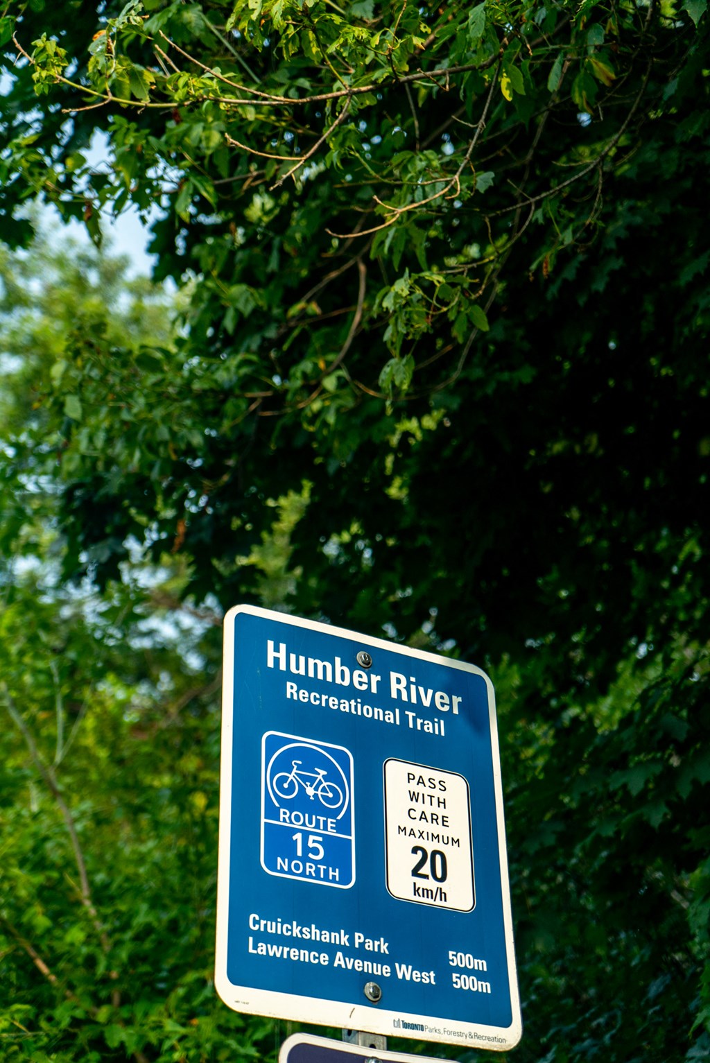 a sign for the humber river recreational trail