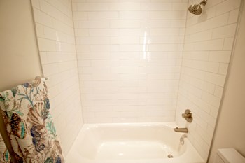1936 Summit St Studio-3 Beds Apartment, Loft for Rent - Photo Gallery 6