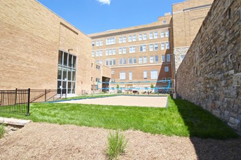 1936 Summit St Studio-3 Beds Apartment, Loft for Rent - Photo Gallery 2