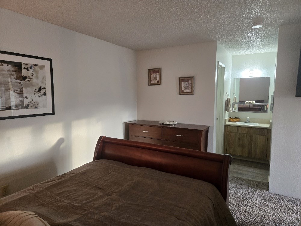 Studio-Bedroom/Vanity