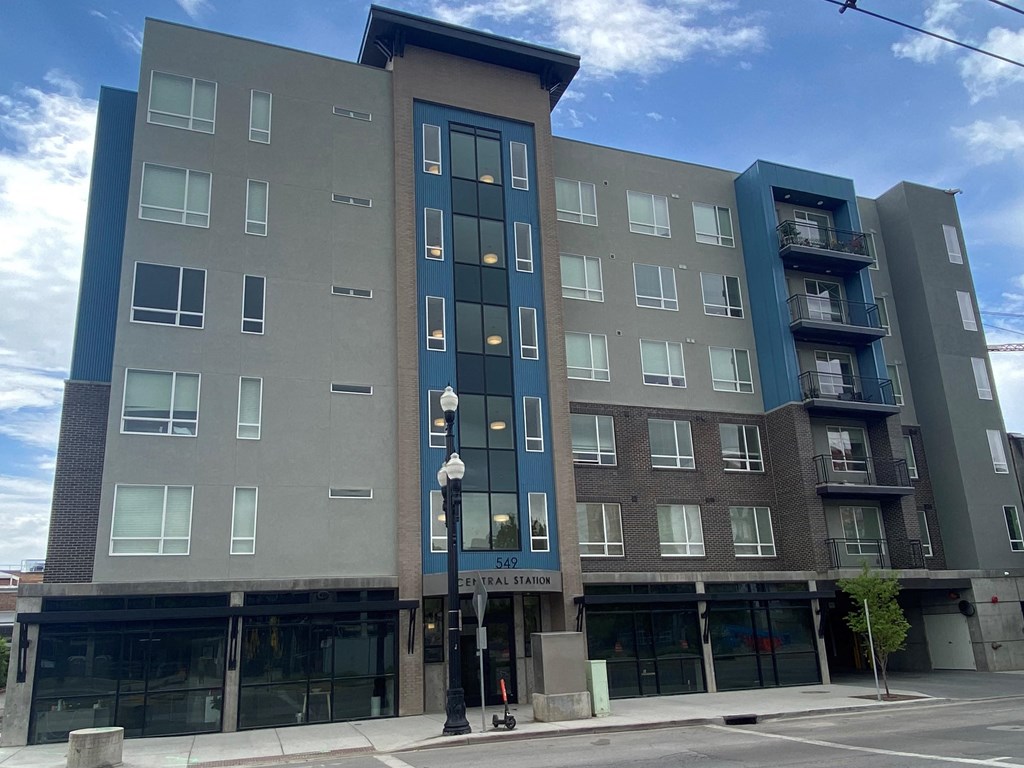 Exterior Bldg Front Area