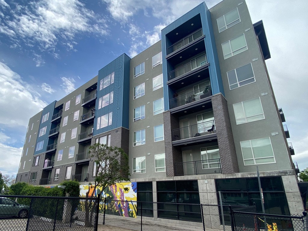 Exterior Bldg side view