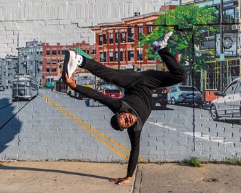 Guy Doing Handstand - Photo Gallery 6