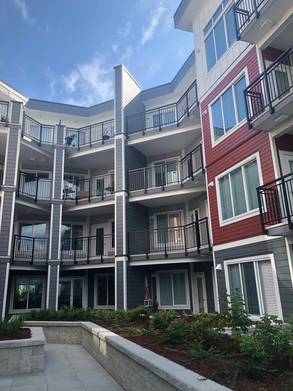 a view of the exterior of an apartment building